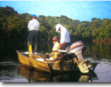 Peacock Bass Fishing - Fishmen and guide in Boat